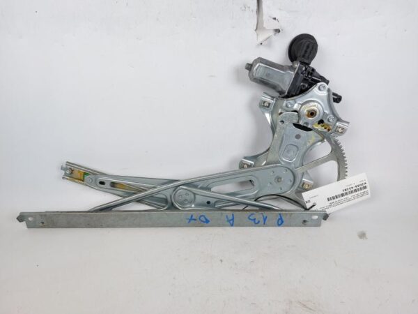 Fensterhebermotor vorne rechts  TOYOTA YARIS  2015-2017 857100D100