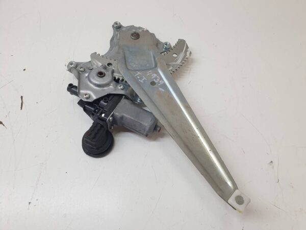 Fensterhebermotor hinten links TOYOTA RAV  2012-2019 8571035180