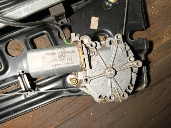 Fensterhebermotor vorne links FORD ESCORT VI Turnier 1995-1999 0531823404