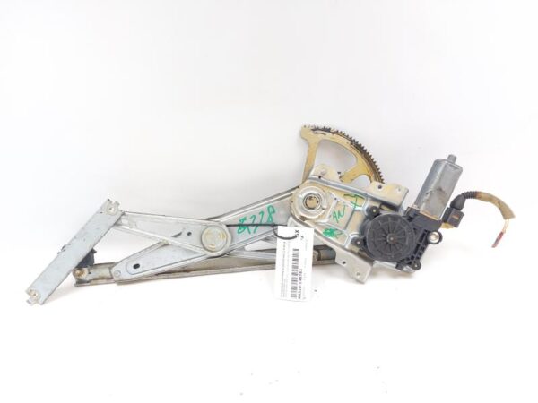 Fensterhebermotor vorne links  TOYOTA YARIS 2003-2005 0130822018