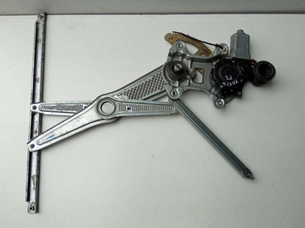 Fensterhebermotor vorne links TOYOTA YARIS VERSO 2002-2005 8572052040