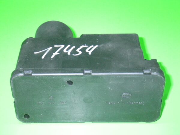 Zentralverriegelung pumpe  VW PASSAT B3/B4 Variant  1990-1997 357962257