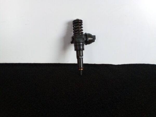 Injektor VW PASSAT B5.5 2000-2005 038130073AJ