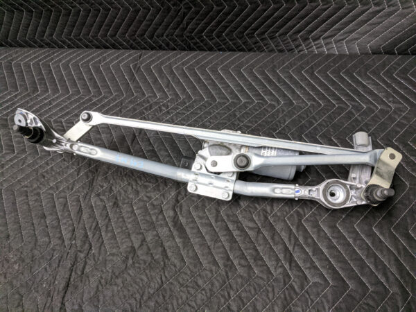 Wischermotor vorne SEAT CORDOBA 1999-2002 9390332376