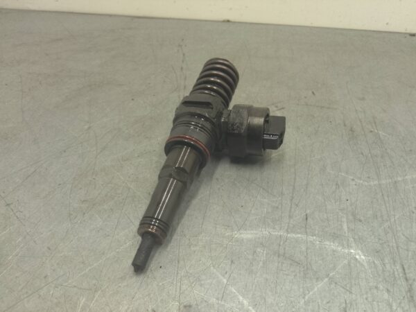 Injektor AUDI A3  2000-2003 038130073AC