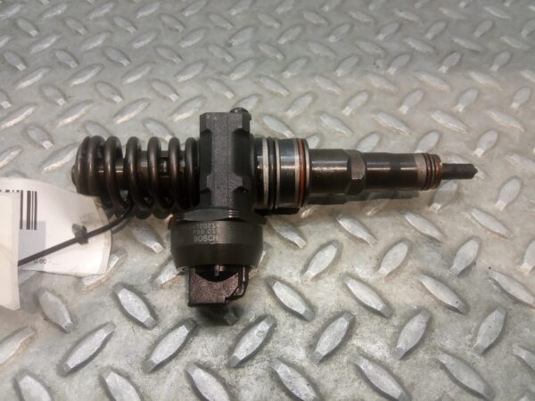 njektor VW PASSAT B5.5 2000-2005 038130073AR
