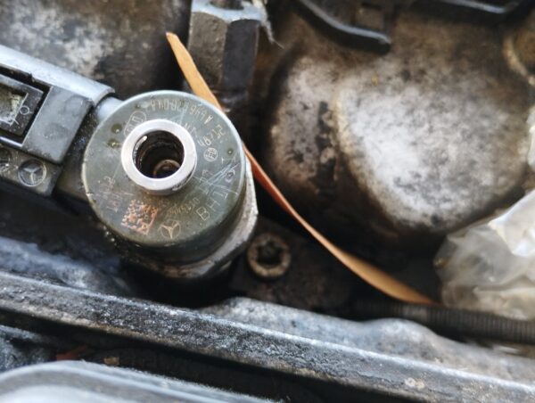 Injektor MERCEDES-BENZ E-CLASS (W211) 2002-2008 0445110177