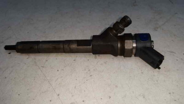 Injektor TOYOTA YARIS 2005-2012 236700N010