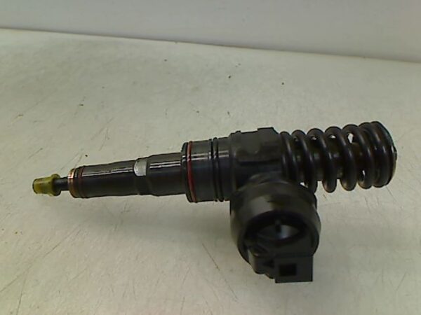 Injektor VW GOLF IV 2000-2005 038130073
