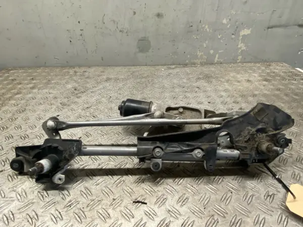 Wischermotor vorne MAZDA 3 2007 BBM46737X