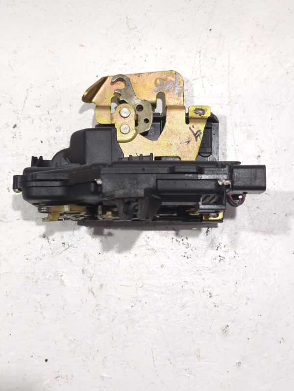 Türschloss vorne links AUDI A4 B6 2000-2004 481837015B