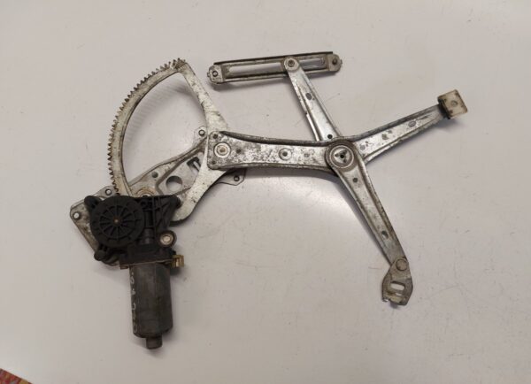 Fensterhebermotor vorne links MERCEDES-BENZ (W202) 0130821638