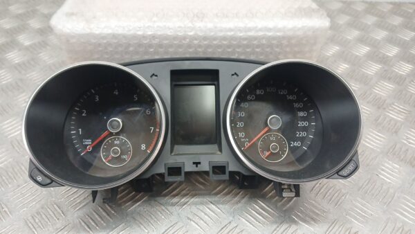 Instrumentenkombination VW GOLF VI (5K1) 1.4 TSI 5K0920870B VDO A2C53310326