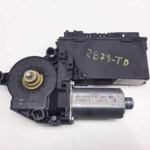 Fensterhebermotor hinten rechts VW TOUAREG (7LA, 7L6, 7L7) 2.5 R5 TDI 0130821764