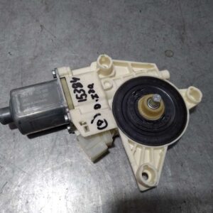 Fensterhebermotor vorne links MERCEDES-BENZ GLA-CLASS (X156) GLA 200 CDI / d (156.908) A2469065100 0130822690 BOSCH 5 PINES